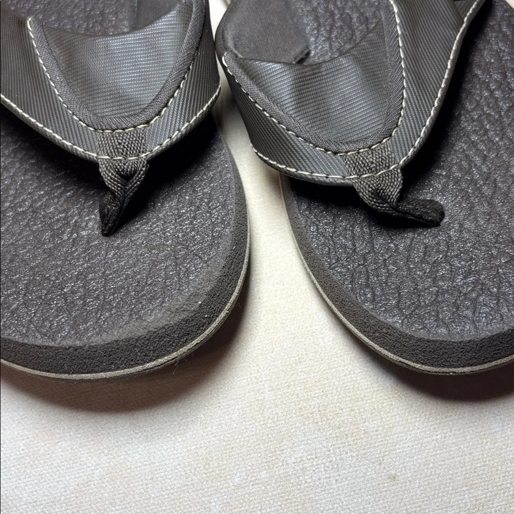 Sanuk Brown Flip Flops, Boys size 13, excellent condition